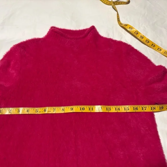 Universal Thread Fuzzy Sweater - Picture 5 of 6